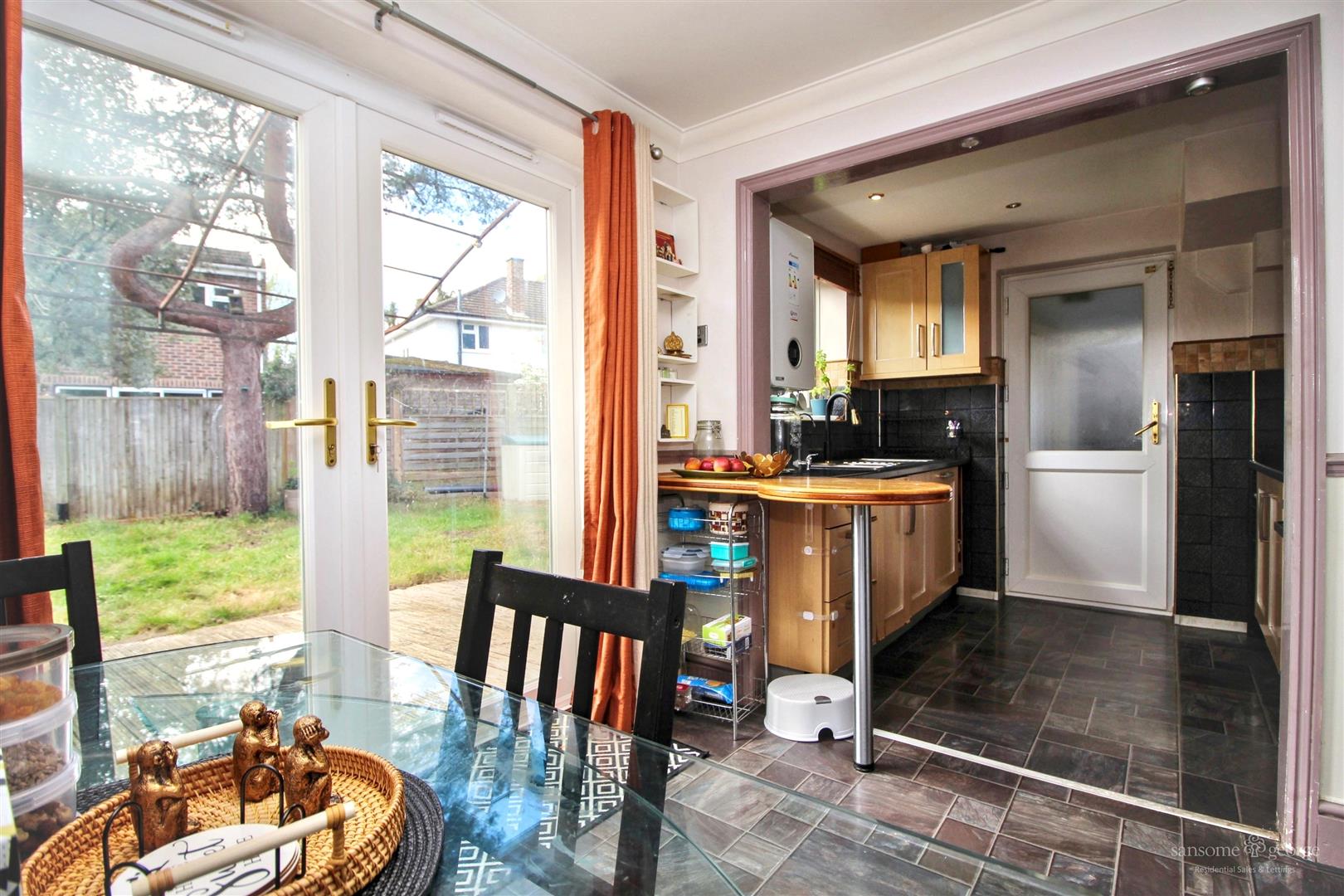 3 bed property in Ainsdale Crescent, Reading